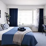 Guestfirst Aurora Space-themed Escape شقة