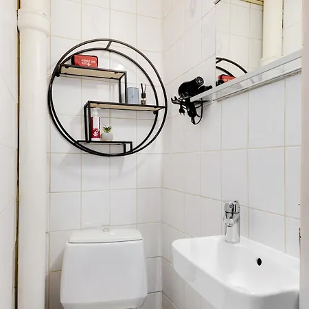 Guestfirst Aurora Space-themed Escape Appartamento